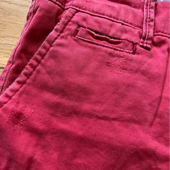 Abercrombie & Fitch red slightly distressed preppy short - Picture 4 of 7